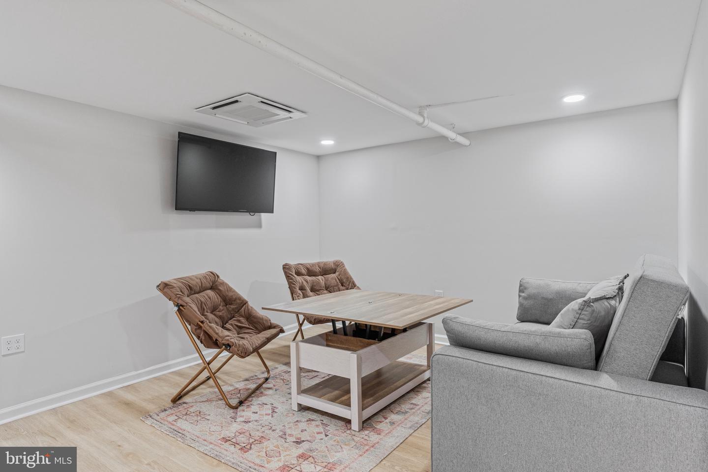 2017 19TH ST NW, WASHINGTON, District Of Columbia 20009, 7 Bedrooms Bedrooms, ,3 BathroomsBathrooms,Residential,For sale,2017 19TH ST NW,DCDC2205772 MLS # DCDC2205772