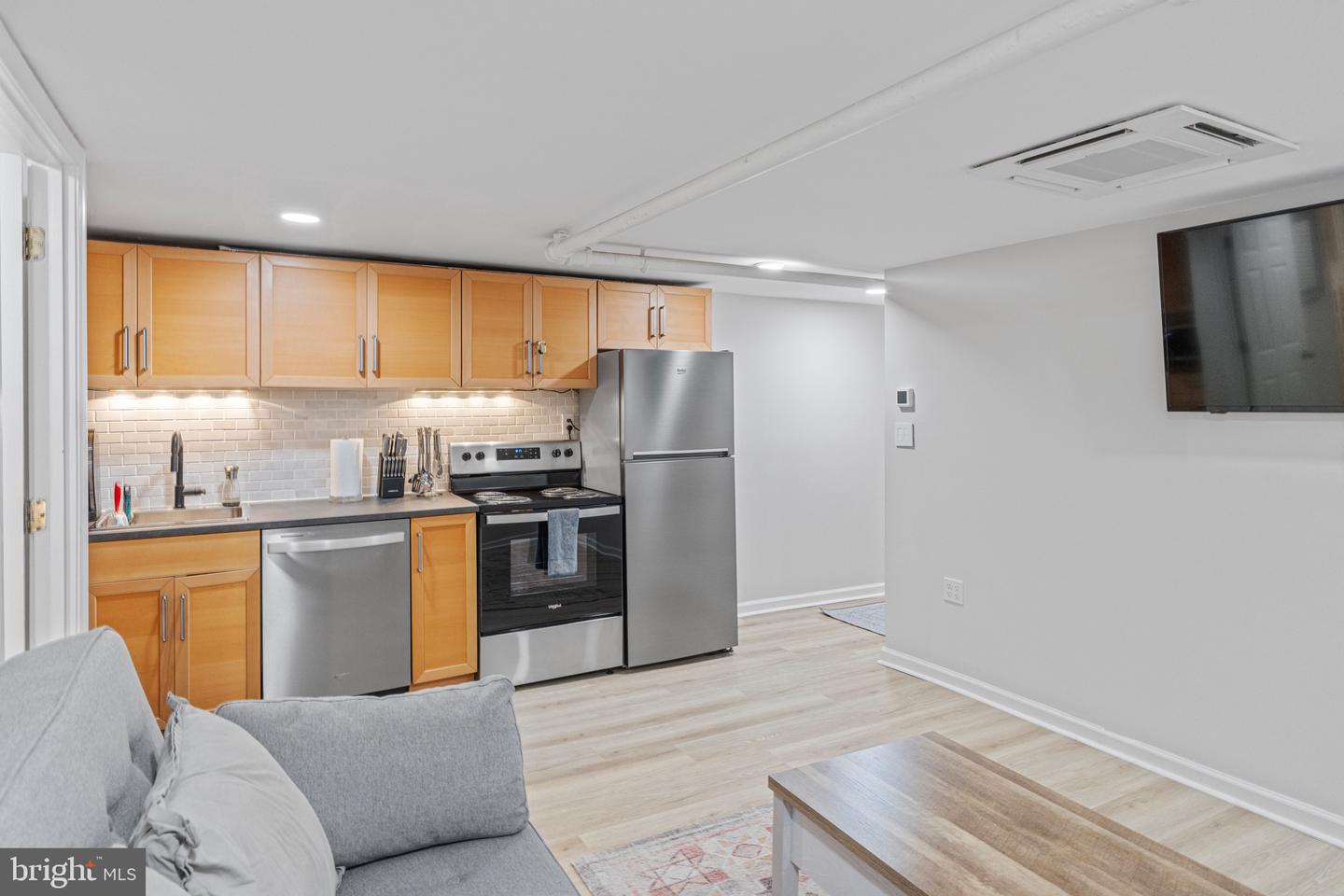 2017 19TH ST NW, WASHINGTON, District Of Columbia 20009, 7 Bedrooms Bedrooms, ,3 BathroomsBathrooms,Residential,For sale,2017 19TH ST NW,DCDC2205772 MLS # DCDC2205772