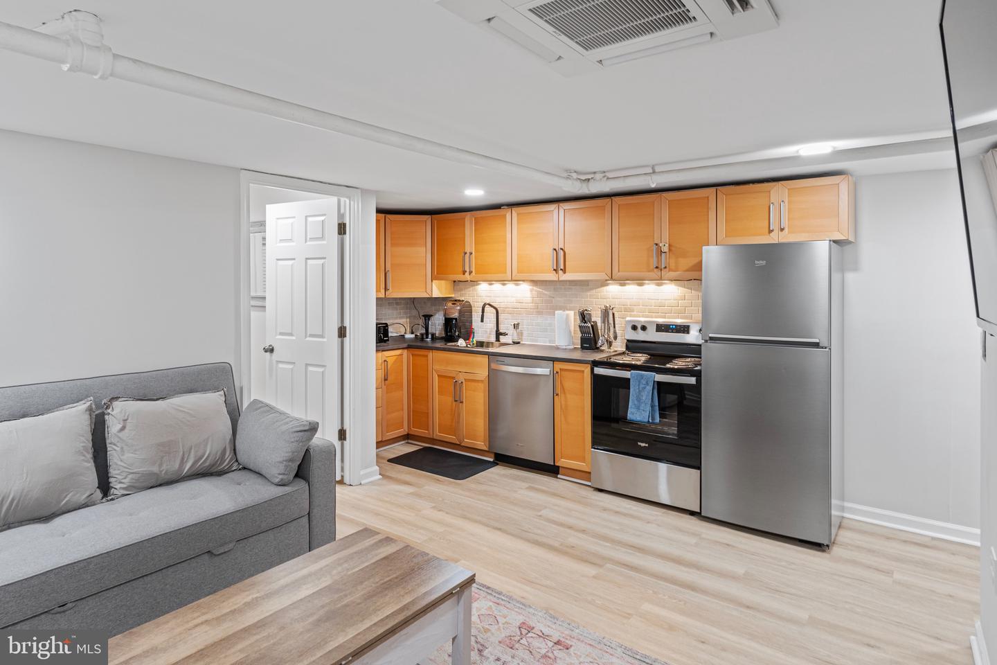 2017 19TH ST NW, WASHINGTON, District Of Columbia 20009, 7 Bedrooms Bedrooms, ,3 BathroomsBathrooms,Residential,For sale,2017 19TH ST NW,DCDC2205772 MLS # DCDC2205772