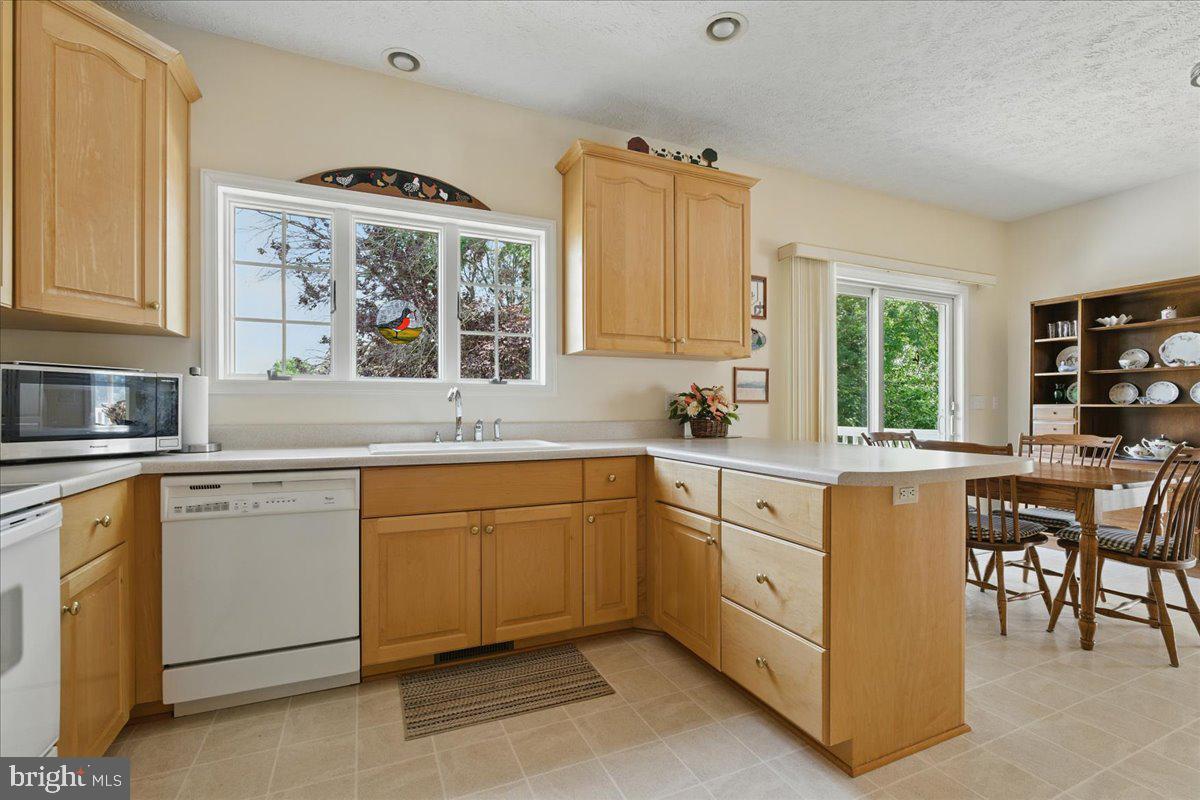 35 LAKE SHORE DR, UNION HALL, Virginia 24176, 3 Bedrooms Bedrooms, ,3 BathroomsBathrooms,Residential,For sale,35 LAKE SHORE DR,VAFK2000078 MLS # VAFK2000078