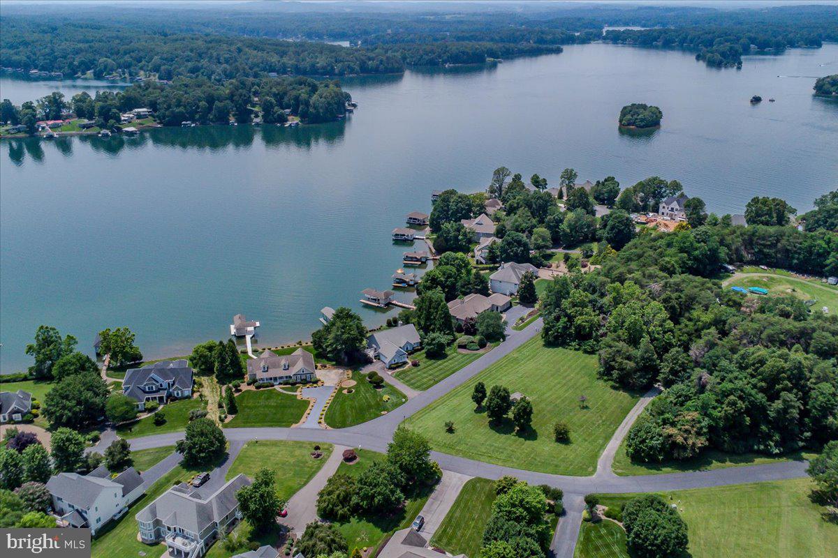 35 LAKE SHORE DR, UNION HALL, Virginia 24176, 3 Bedrooms Bedrooms, ,3 BathroomsBathrooms,Residential,For sale,35 LAKE SHORE DR,VAFK2000078 MLS # VAFK2000078