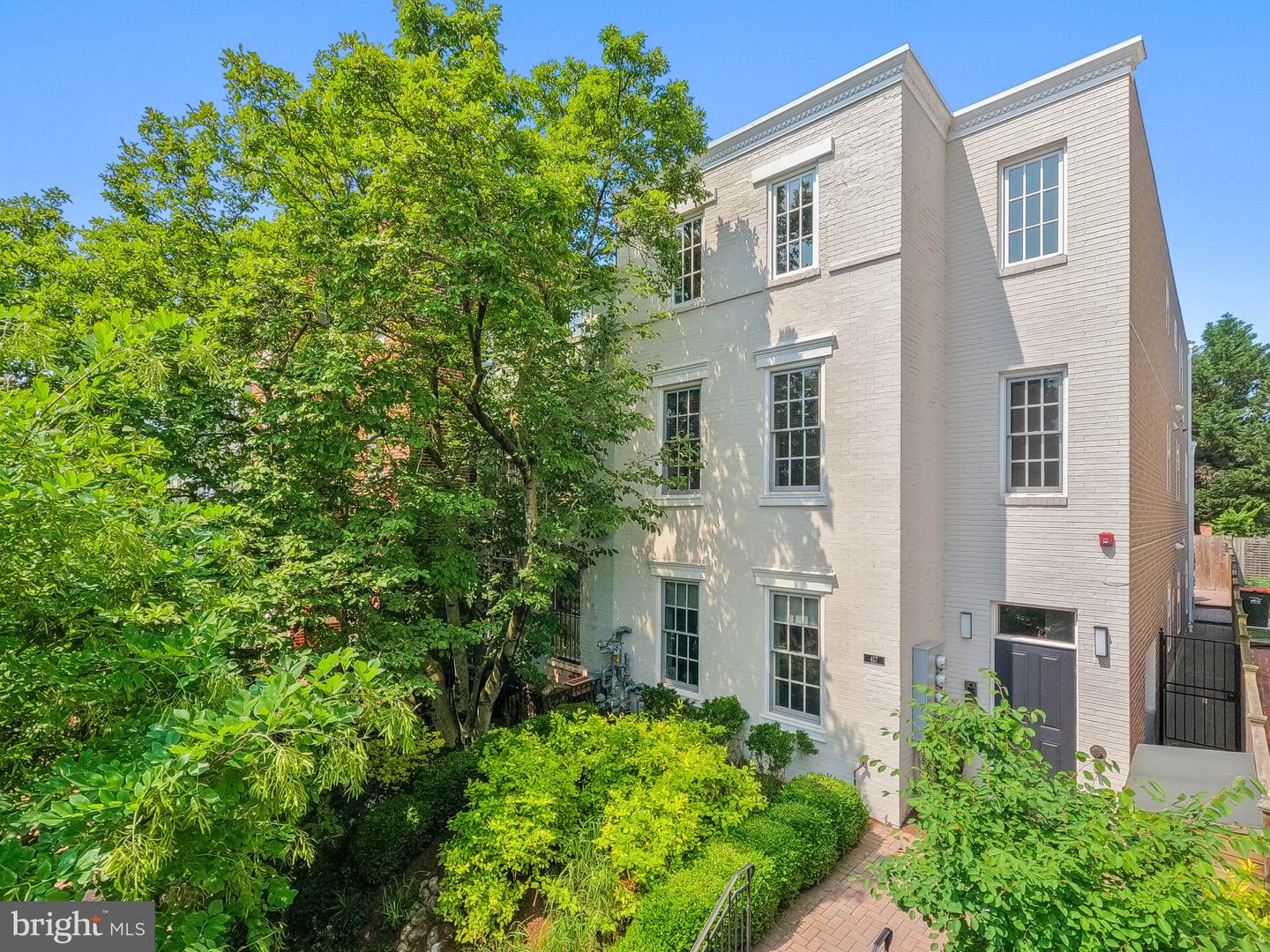 417 4TH ST SE #2, WASHINGTON, District Of Columbia 20003, 3 Bedrooms Bedrooms, ,2 BathroomsBathrooms,Residential,For sale,417 4TH ST SE #2,DCDC2205834 MLS # DCDC2205834