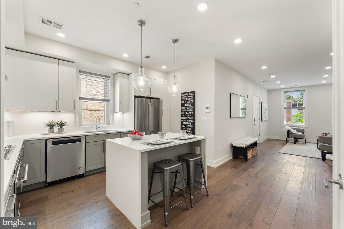 417 4TH ST SE #2, WASHINGTON, District Of Columbia 20003, 3 Bedrooms Bedrooms, ,2 BathroomsBathrooms,Residential,For sale,417 4TH ST SE #2,DCDC2205834 MLS # DCDC2205834