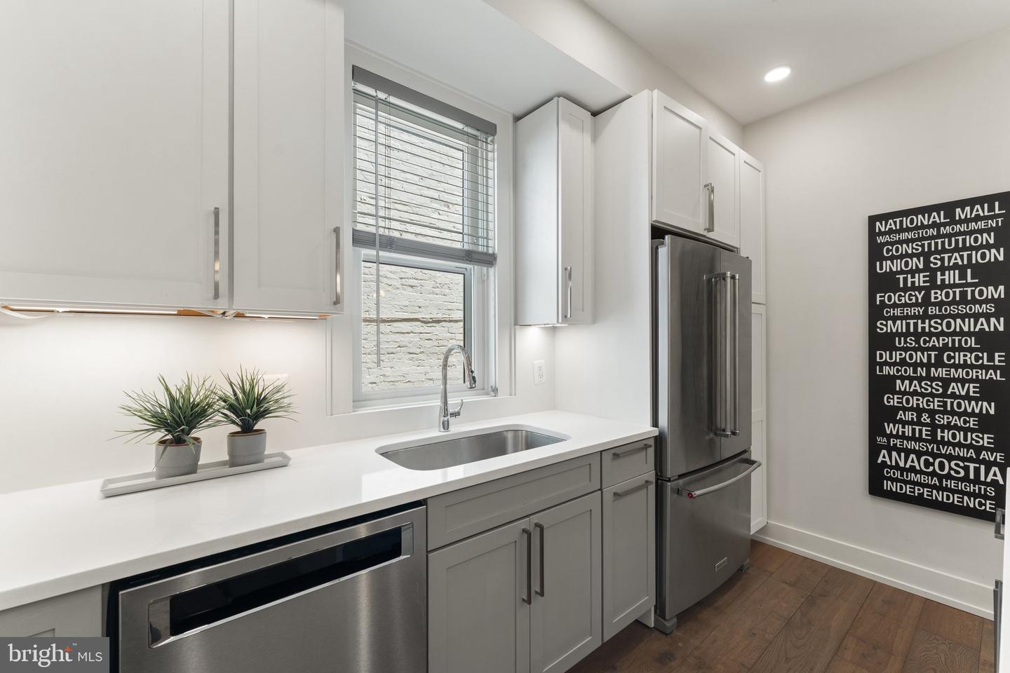 417 4TH ST SE #2, WASHINGTON, District Of Columbia 20003, 3 Bedrooms Bedrooms, ,2 BathroomsBathrooms,Residential,For sale,417 4TH ST SE #2,DCDC2205834 MLS # DCDC2205834