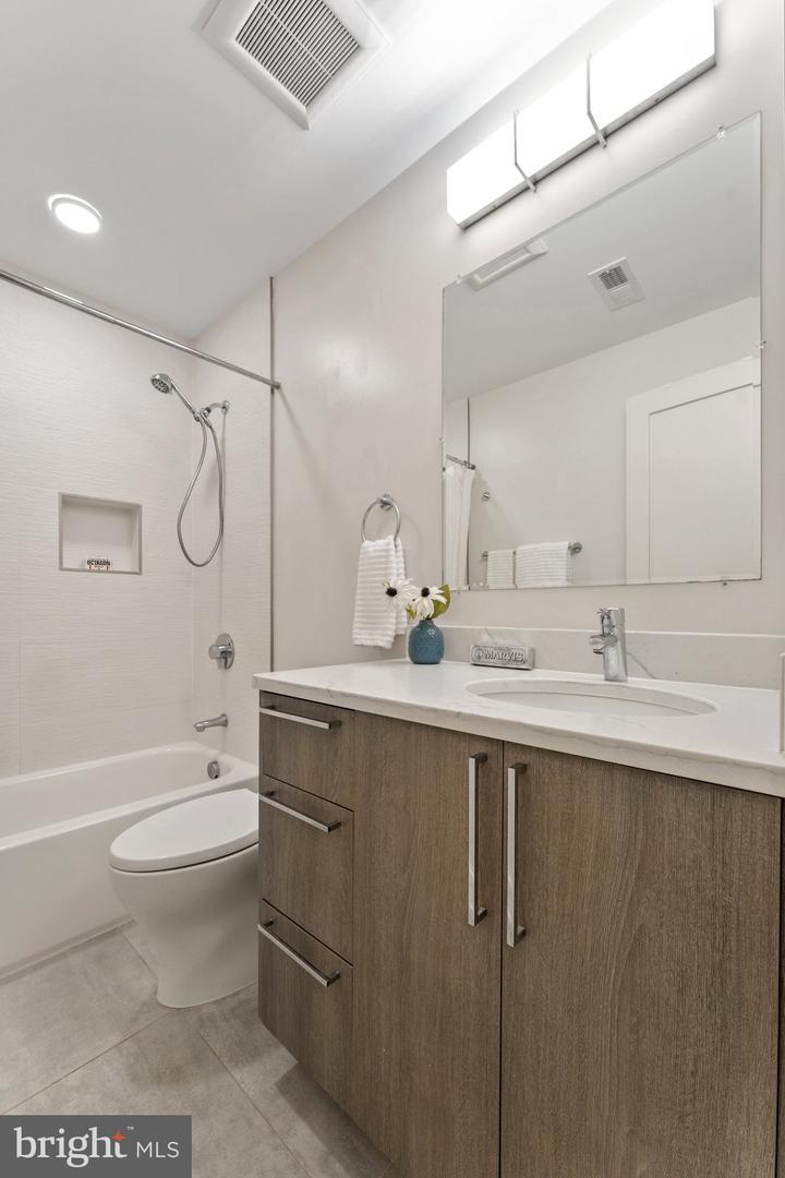 417 4TH ST SE #2, WASHINGTON, District Of Columbia 20003, 3 Bedrooms Bedrooms, ,2 BathroomsBathrooms,Residential,For sale,417 4TH ST SE #2,DCDC2205834 MLS # DCDC2205834