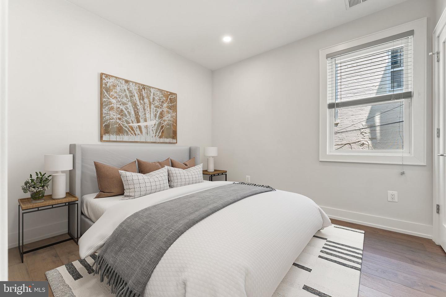417 4TH ST SE #2, WASHINGTON, District Of Columbia 20003, 3 Bedrooms Bedrooms, ,2 BathroomsBathrooms,Residential,For sale,417 4TH ST SE #2,DCDC2205834 MLS # DCDC2205834