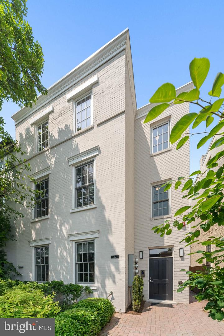 417 4TH ST SE #2, WASHINGTON, District Of Columbia 20003, 3 Bedrooms Bedrooms, ,2 BathroomsBathrooms,Residential,For sale,417 4TH ST SE #2,DCDC2205834 MLS # DCDC2205834
