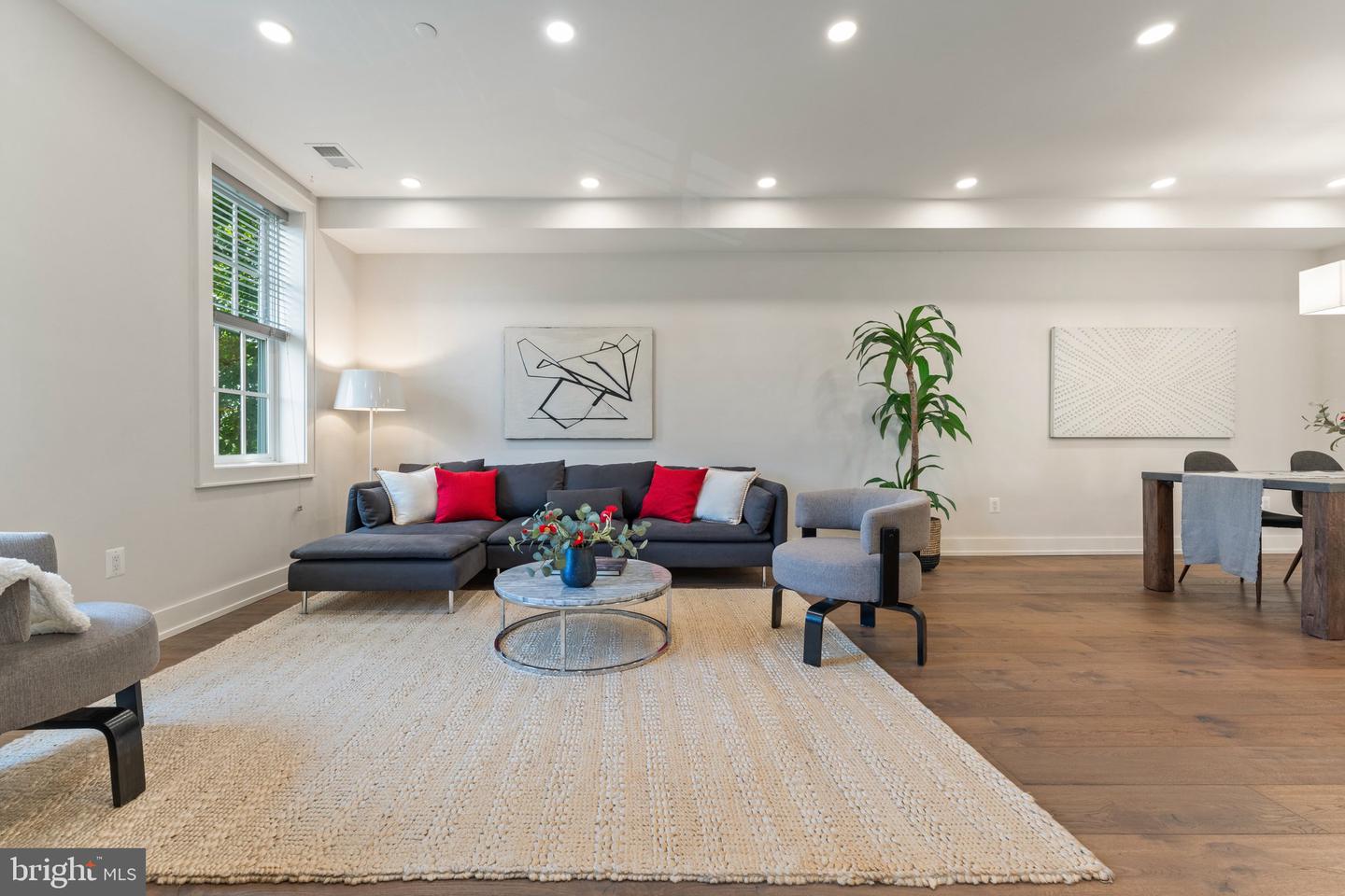 417 4TH ST SE #2, WASHINGTON, District Of Columbia 20003, 3 Bedrooms Bedrooms, ,2 BathroomsBathrooms,Residential,For sale,417 4TH ST SE #2,DCDC2205834 MLS # DCDC2205834
