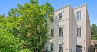 417 4TH ST SE #2, WASHINGTON, District Of Columbia 20003, 3 Bedrooms Bedrooms, ,2 BathroomsBathrooms,Residential,For sale,417 4TH ST SE #2,DCDC2205834 MLS # DCDC2205834