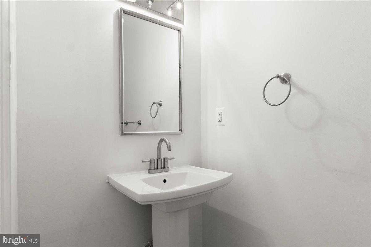 1631 U ST SE, WASHINGTON, District Of Columbia 20020, 3 Bedrooms Bedrooms, ,2 BathroomsBathrooms,Residential,For sale,1631 U ST SE,DCDC2175138 MLS # DCDC2175138