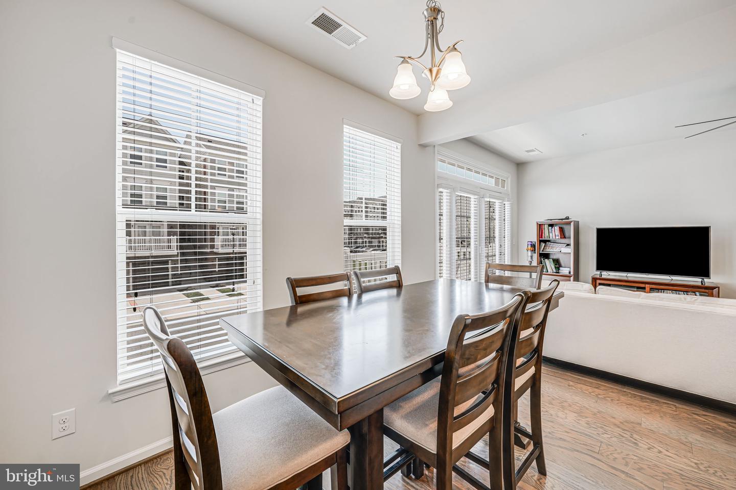 43373 TOWN GATE SQ, CHANTILLY, Virginia 20152, 3 Bedrooms Bedrooms, ,2 BathroomsBathrooms,Residential,For sale,43373 TOWN GATE SQ,VALO2090654 MLS # VALO2090654