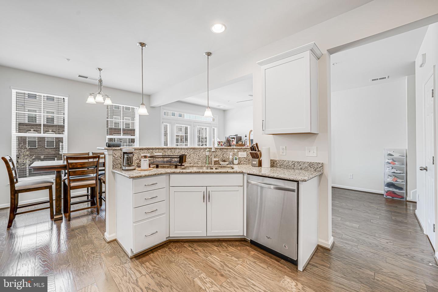 43373 TOWN GATE SQ, CHANTILLY, Virginia 20152, 3 Bedrooms Bedrooms, ,2 BathroomsBathrooms,Residential,For sale,43373 TOWN GATE SQ,VALO2090654 MLS # VALO2090654