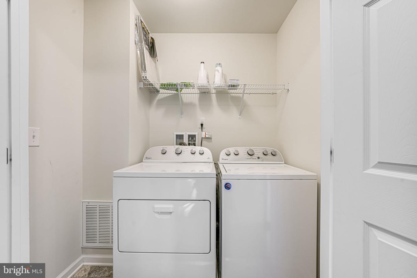 43373 TOWN GATE SQ, CHANTILLY, Virginia 20152, 3 Bedrooms Bedrooms, ,2 BathroomsBathrooms,Residential,For sale,43373 TOWN GATE SQ,VALO2090654 MLS # VALO2090654
