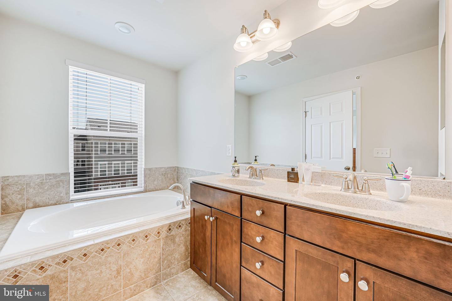 43373 TOWN GATE SQ, CHANTILLY, Virginia 20152, 3 Bedrooms Bedrooms, ,2 BathroomsBathrooms,Residential,For sale,43373 TOWN GATE SQ,VALO2090654 MLS # VALO2090654