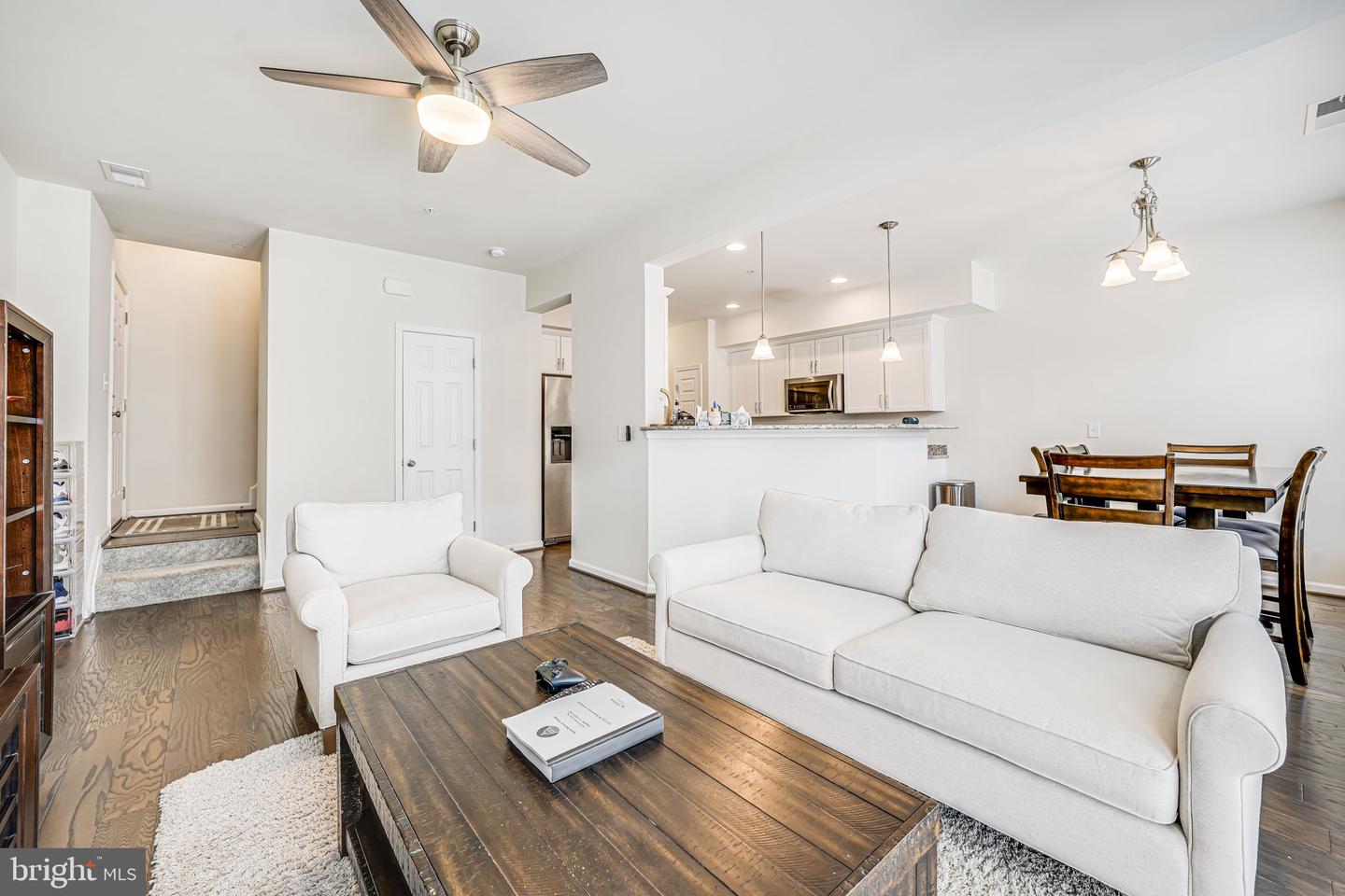43373 TOWN GATE SQ, CHANTILLY, Virginia 20152, 3 Bedrooms Bedrooms, ,2 BathroomsBathrooms,Residential,For sale,43373 TOWN GATE SQ,VALO2090654 MLS # VALO2090654