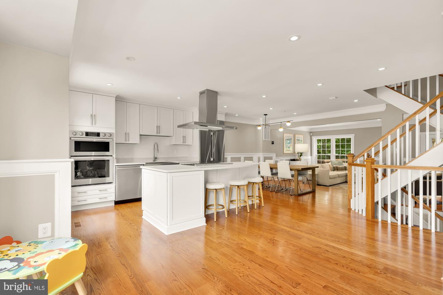 6660 KELSEY POINT CIR, ALEXANDRIA, Virginia 22315, 3 Bedrooms Bedrooms, ,2 BathroomsBathrooms,Residential,For sale,6660 KELSEY POINT CIR,VAFX2233482 MLS # VAFX2233482