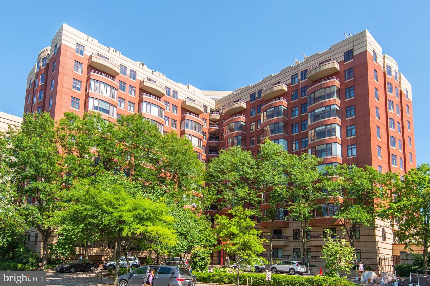 2400 CLARENDON BLVD #916, ARLINGTON, Virginia 22201, 2 Bedrooms Bedrooms, ,1 BathroomBathrooms,Residential,For sale,2400 CLARENDON BLVD #916,VAAR2057332 MLS # VAAR2057332