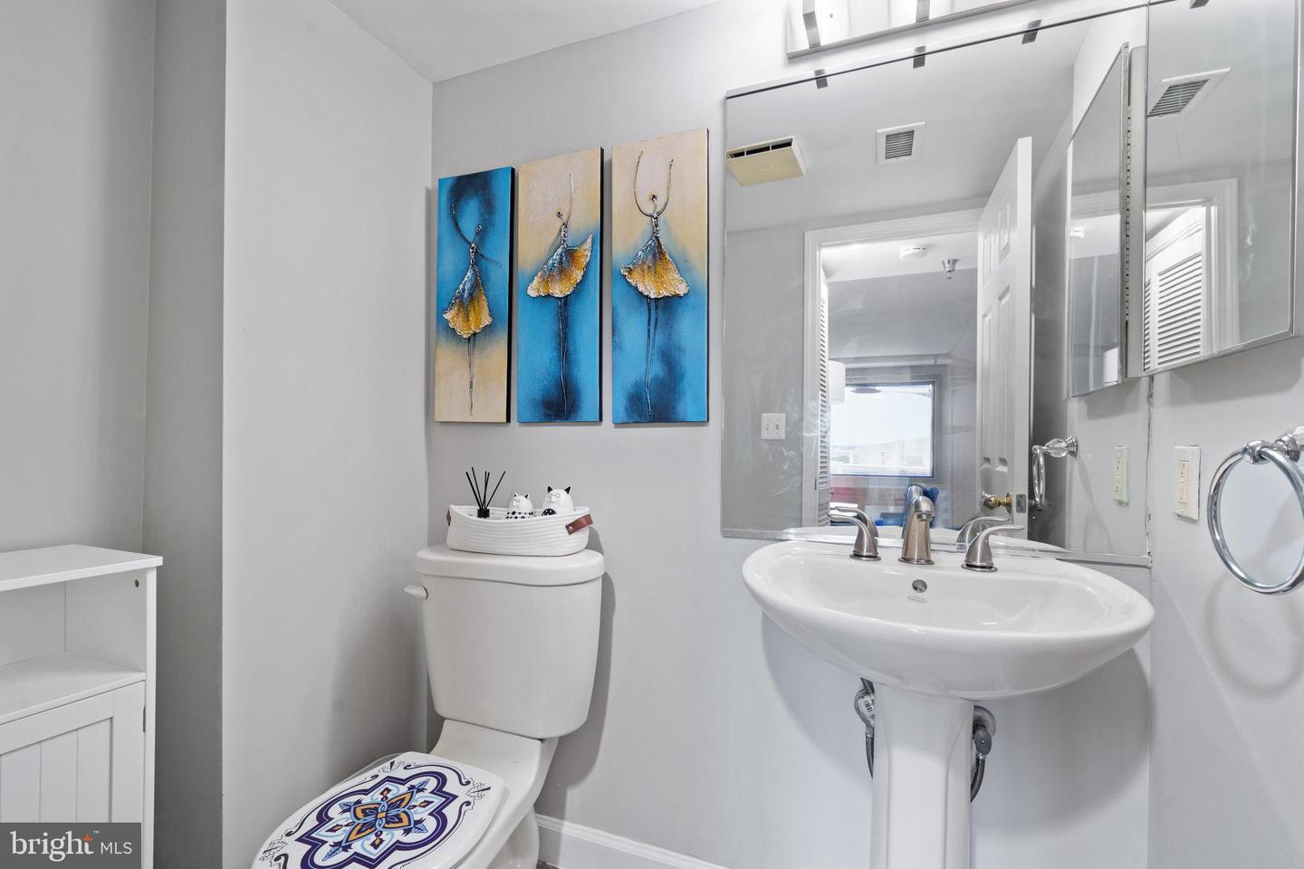 2400 CLARENDON BLVD #916, ARLINGTON, Virginia 22201, 2 Bedrooms Bedrooms, ,1 BathroomBathrooms,Residential,For sale,2400 CLARENDON BLVD #916,VAAR2057332 MLS # VAAR2057332