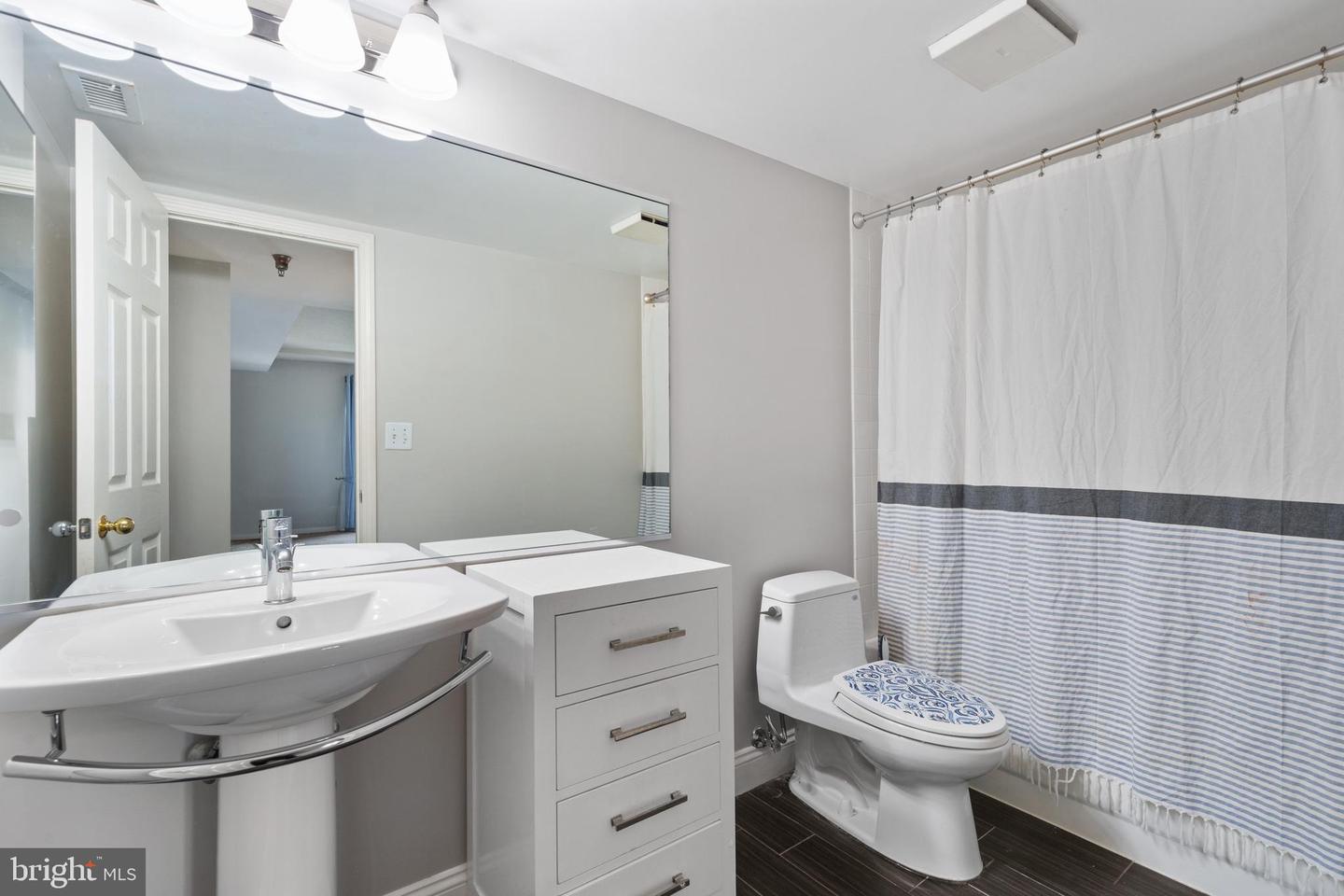 2400 CLARENDON BLVD #916, ARLINGTON, Virginia 22201, 2 Bedrooms Bedrooms, ,1 BathroomBathrooms,Residential,For sale,2400 CLARENDON BLVD #916,VAAR2057332 MLS # VAAR2057332