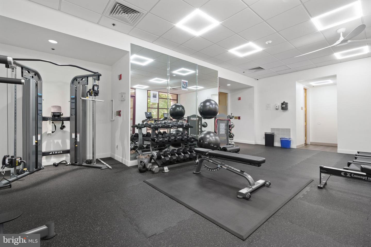 2400 CLARENDON BLVD #916, ARLINGTON, Virginia 22201, 2 Bedrooms Bedrooms, ,1 BathroomBathrooms,Residential,For sale,2400 CLARENDON BLVD #916,VAAR2057332 MLS # VAAR2057332
