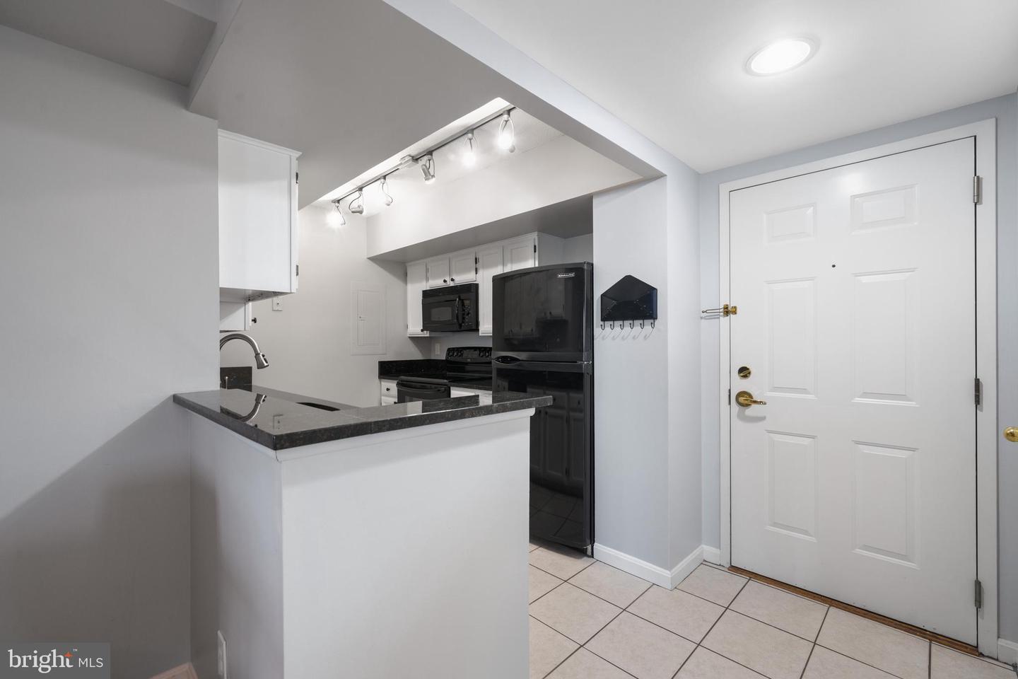 2400 CLARENDON BLVD #916, ARLINGTON, Virginia 22201, 2 Bedrooms Bedrooms, ,1 BathroomBathrooms,Residential,For sale,2400 CLARENDON BLVD #916,VAAR2057332 MLS # VAAR2057332