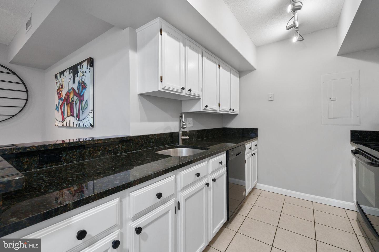 2400 CLARENDON BLVD #916, ARLINGTON, Virginia 22201, 2 Bedrooms Bedrooms, ,1 BathroomBathrooms,Residential,For sale,2400 CLARENDON BLVD #916,VAAR2057332 MLS # VAAR2057332