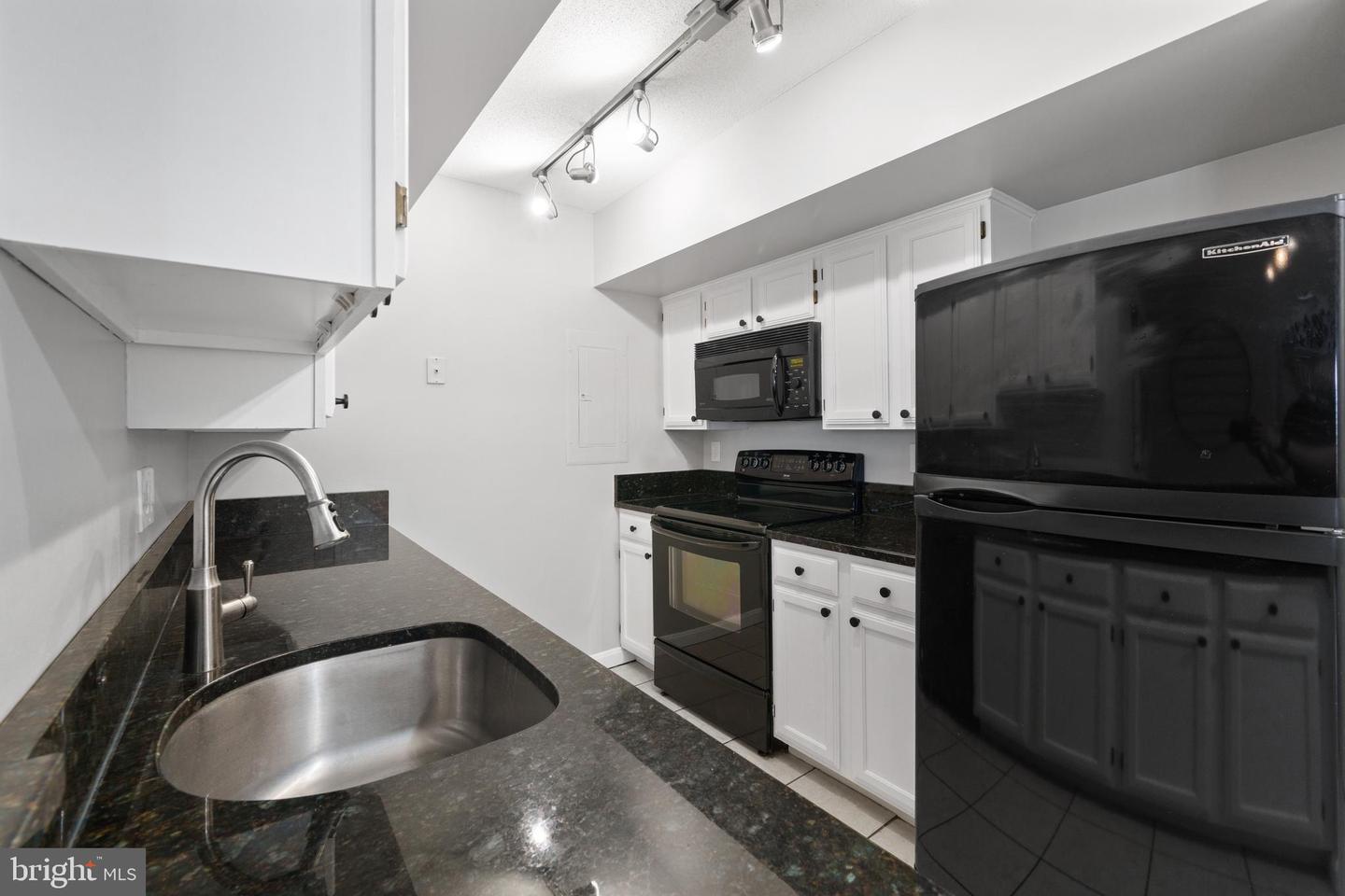 2400 CLARENDON BLVD #916, ARLINGTON, Virginia 22201, 2 Bedrooms Bedrooms, ,1 BathroomBathrooms,Residential,For sale,2400 CLARENDON BLVD #916,VAAR2057332 MLS # VAAR2057332