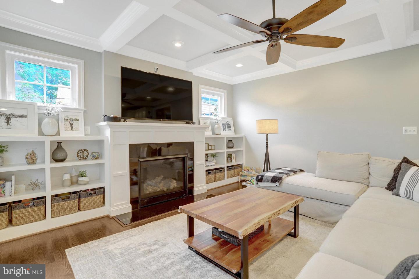 5725 25TH ST N, ARLINGTON, Virginia 22207, 5 Bedrooms Bedrooms, ,4 BathroomsBathrooms,Residential,For sale,5725 25TH ST N,VAAR2058068 MLS # VAAR2058068