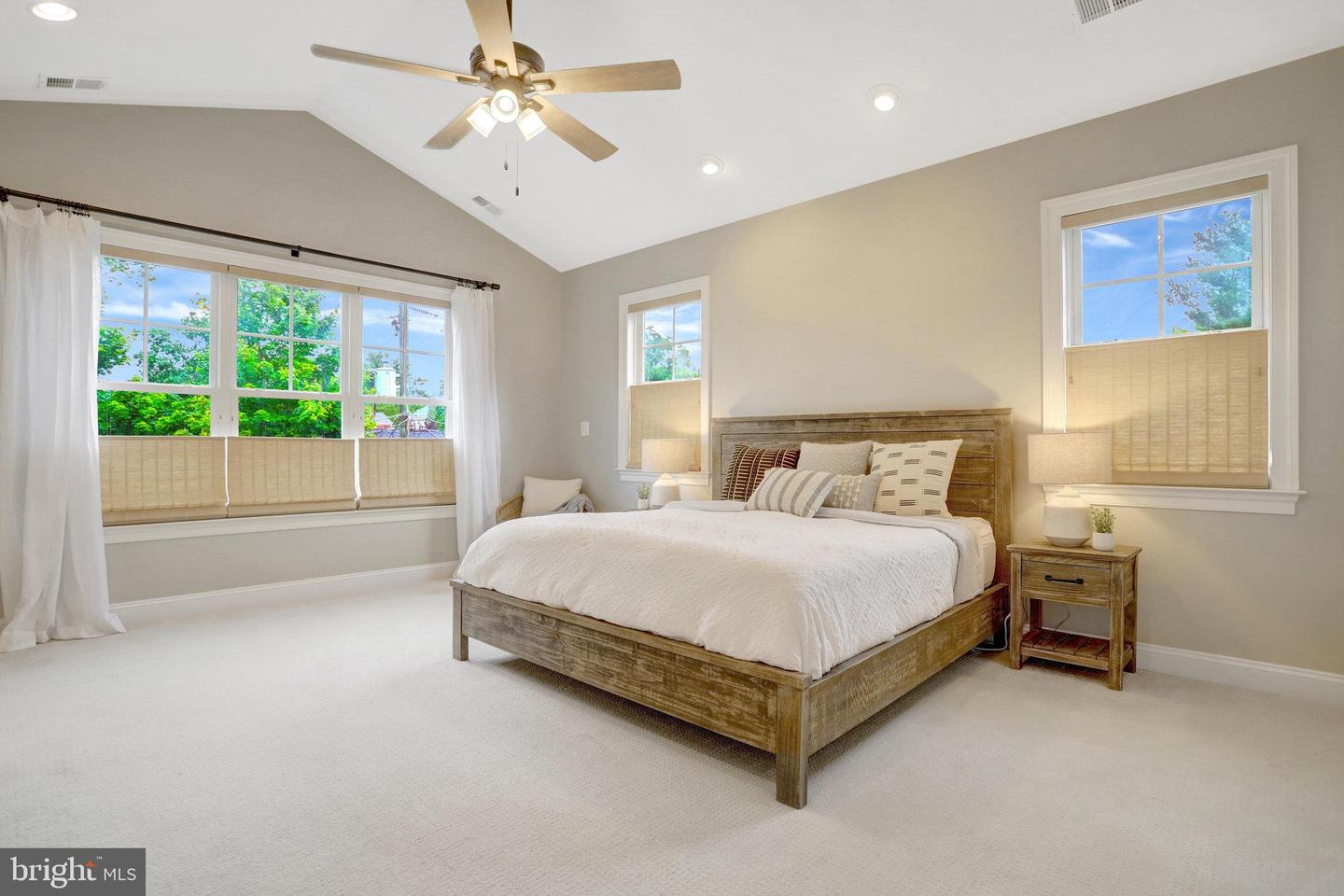 5725 25TH ST N, ARLINGTON, Virginia 22207, 5 Bedrooms Bedrooms, ,4 BathroomsBathrooms,Residential,For sale,5725 25TH ST N,VAAR2058068 MLS # VAAR2058068