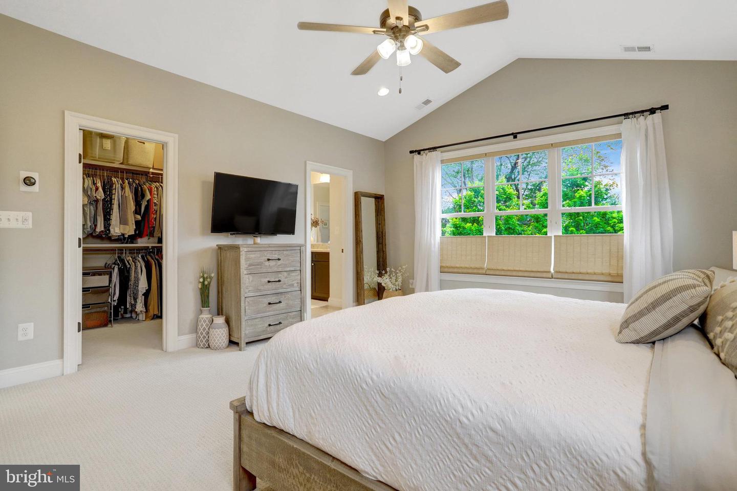 5725 25TH ST N, ARLINGTON, Virginia 22207, 5 Bedrooms Bedrooms, ,4 BathroomsBathrooms,Residential,For sale,5725 25TH ST N,VAAR2058068 MLS # VAAR2058068