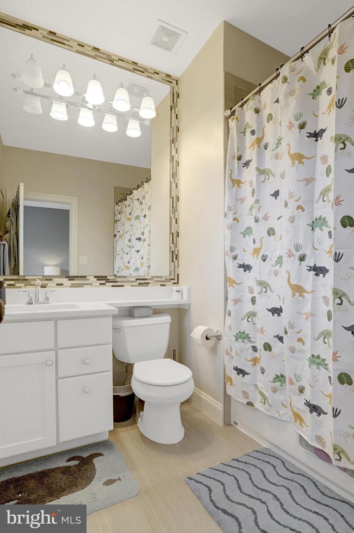 5725 25TH ST N, ARLINGTON, Virginia 22207, 5 Bedrooms Bedrooms, ,4 BathroomsBathrooms,Residential,For sale,5725 25TH ST N,VAAR2058068 MLS # VAAR2058068