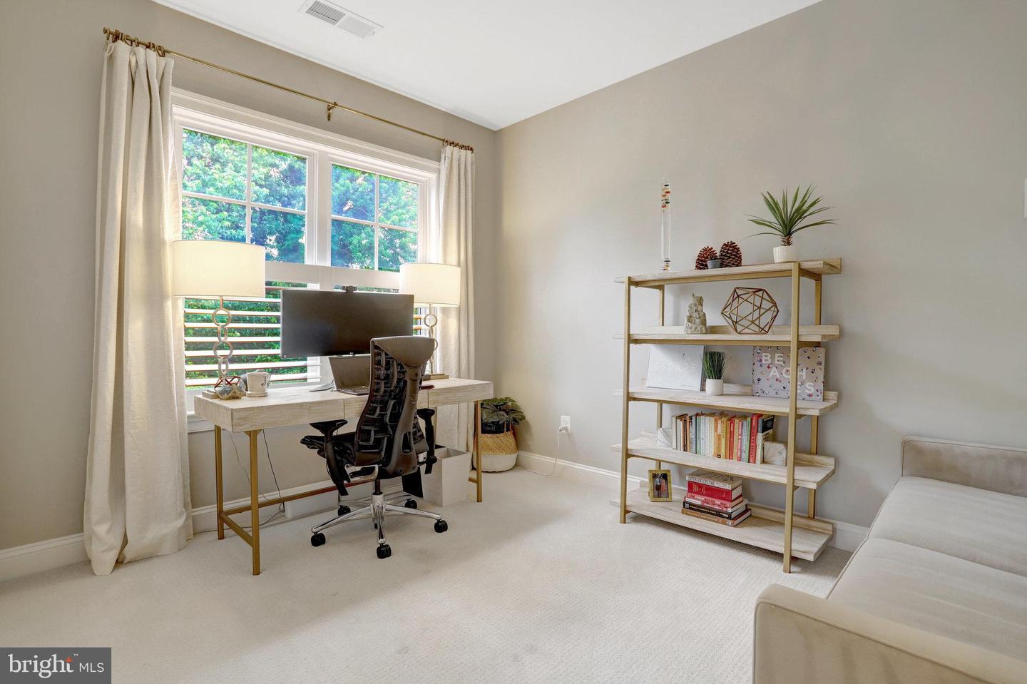 5725 25TH ST N, ARLINGTON, Virginia 22207, 5 Bedrooms Bedrooms, ,4 BathroomsBathrooms,Residential,For sale,5725 25TH ST N,VAAR2058068 MLS # VAAR2058068