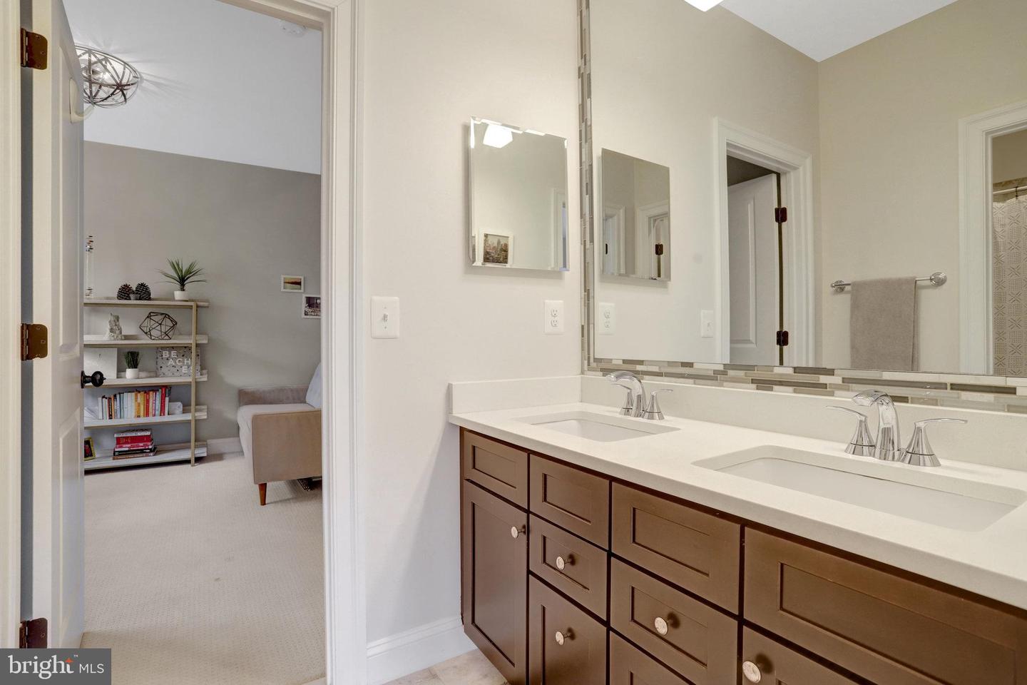 5725 25TH ST N, ARLINGTON, Virginia 22207, 5 Bedrooms Bedrooms, ,4 BathroomsBathrooms,Residential,For sale,5725 25TH ST N,VAAR2058068 MLS # VAAR2058068