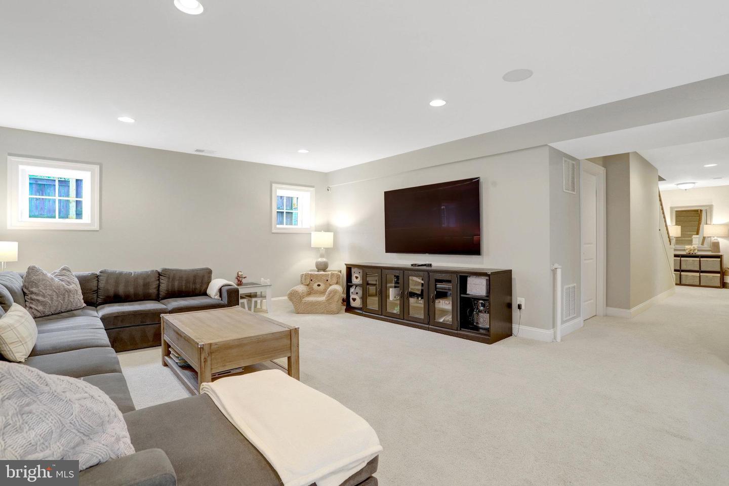 5725 25TH ST N, ARLINGTON, Virginia 22207, 5 Bedrooms Bedrooms, ,4 BathroomsBathrooms,Residential,For sale,5725 25TH ST N,VAAR2058068 MLS # VAAR2058068