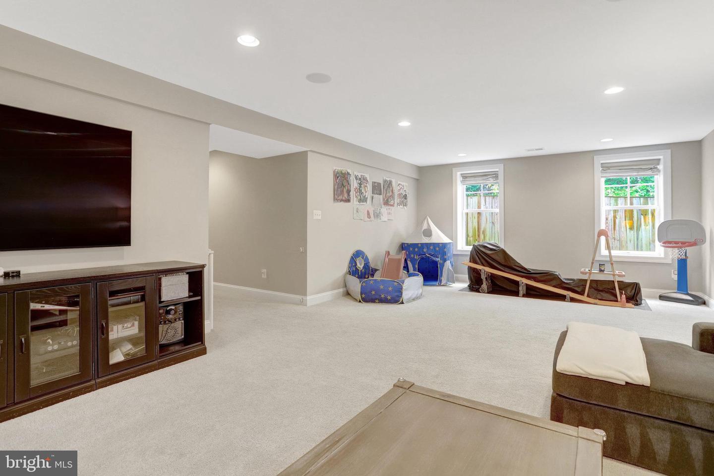 5725 25TH ST N, ARLINGTON, Virginia 22207, 5 Bedrooms Bedrooms, ,4 BathroomsBathrooms,Residential,For sale,5725 25TH ST N,VAAR2058068 MLS # VAAR2058068