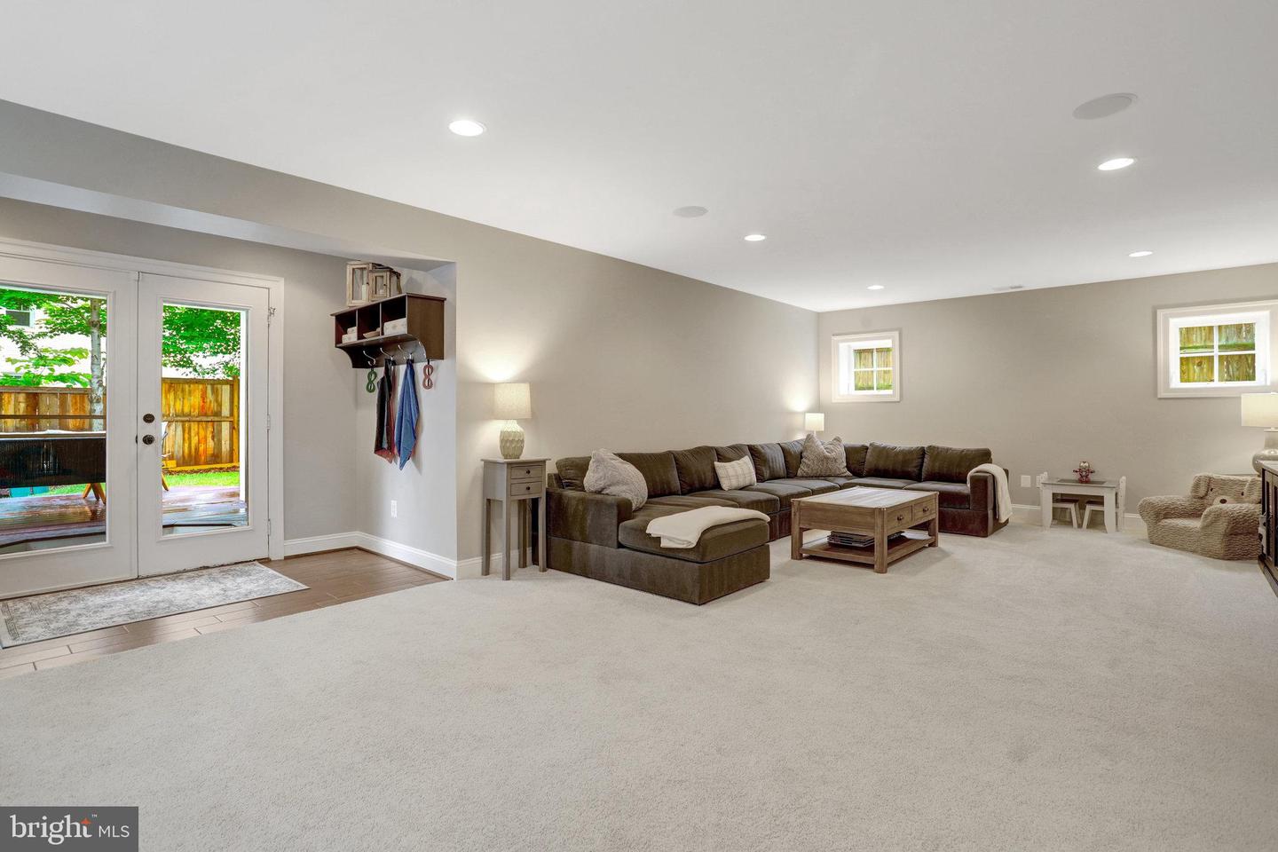 5725 25TH ST N, ARLINGTON, Virginia 22207, 5 Bedrooms Bedrooms, ,4 BathroomsBathrooms,Residential,For sale,5725 25TH ST N,VAAR2058068 MLS # VAAR2058068