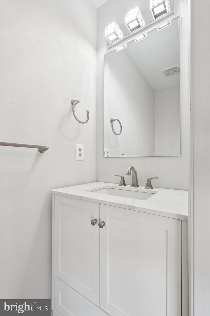 546 HIGHLAND TOWNE LN, WARRENTON, Virginia 20186, 2 Bedrooms Bedrooms, ,2 BathroomsBathrooms,Residential,For sale,546 HIGHLAND TOWNE LN,VAFQ2016786 MLS # VAFQ2016786