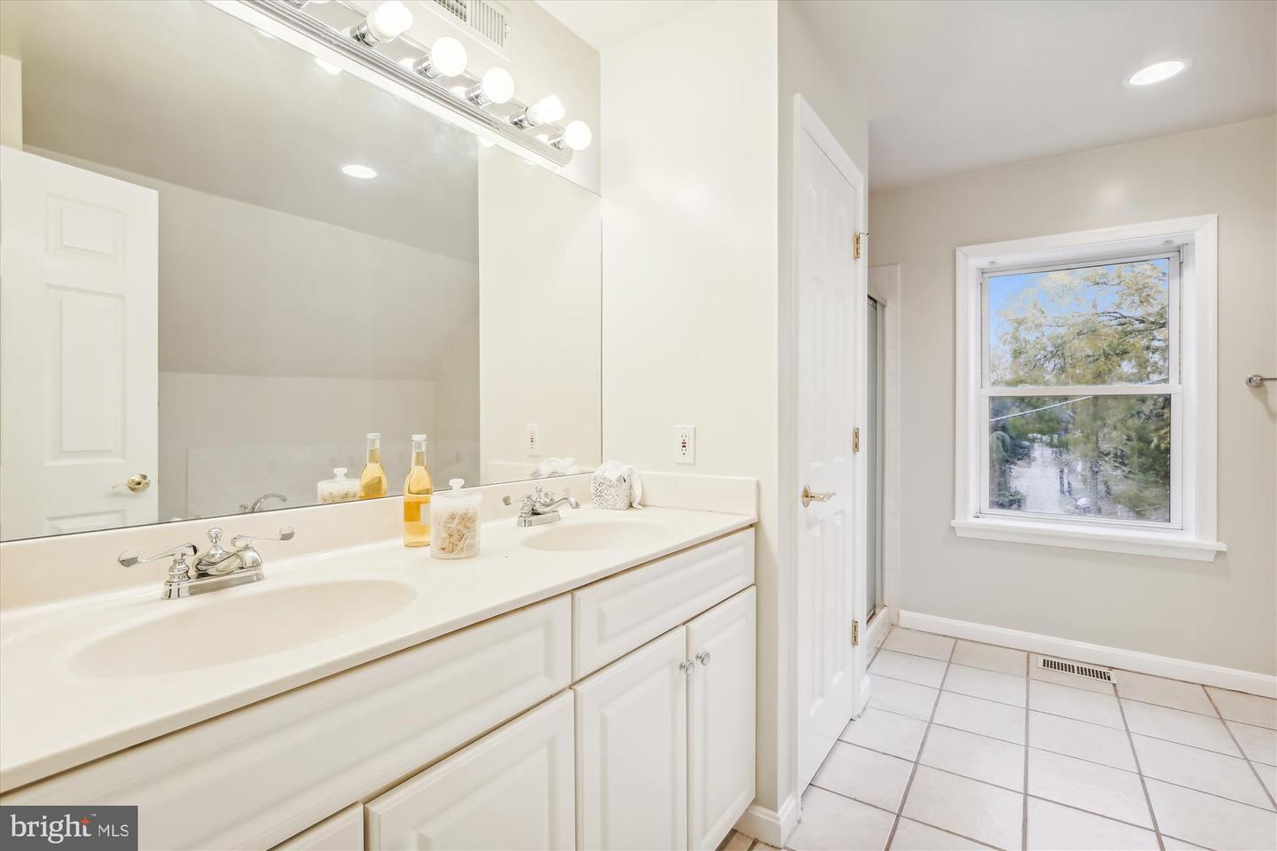 4729 NW 13TH ST NW, WASHINGTON, District Of Columbia 20011, 5 Bedrooms Bedrooms, ,4 BathroomsBathrooms,Residential,For sale,4729 NW 13TH ST NW,DCDC2119698 MLS # DCDC2119698
