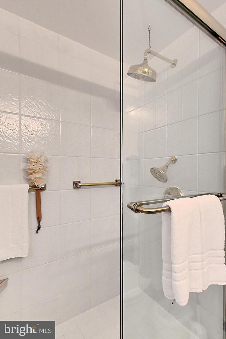 1225 MARTHA CUSTIS DR #319, ALEXANDRIA, Virginia 22302, 3 Bedrooms Bedrooms, ,2 BathroomsBathrooms,Residential,For sale,1225 MARTHA CUSTIS DR #319,VAAX2039854 MLS # VAAX2039854