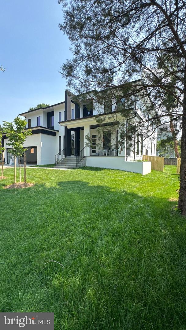 6935 SOUTHRIDGE DR, MCLEAN, Virginia 22101, 6 Bedrooms Bedrooms, ,6 BathroomsBathrooms,Residential,For sale,6935 SOUTHRIDGE DR,VAFX2225140 MLS # VAFX2225140