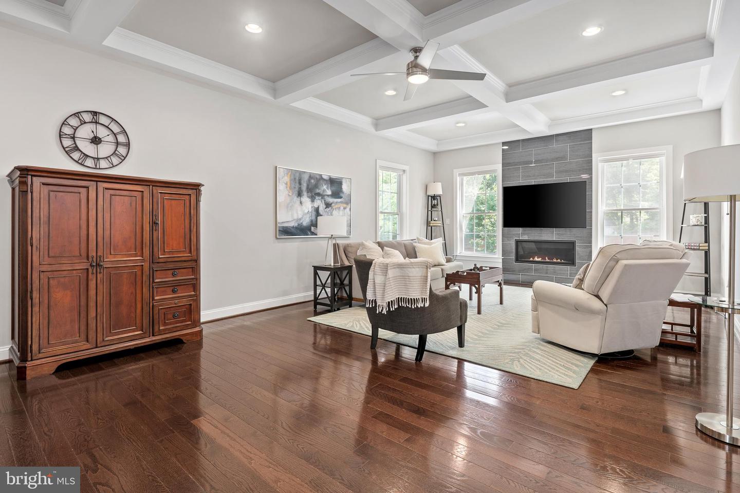 7911 FORT HUNT RD, ALEXANDRIA, Virginia 22308, 7 Bedrooms Bedrooms, ,8 BathroomsBathrooms,Residential,For sale,7911 FORT HUNT RD,VAFX2225292 MLS # VAFX2225292