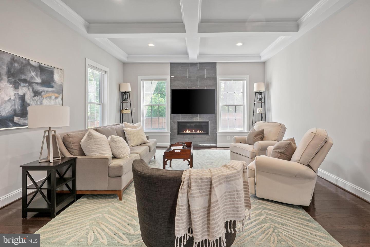 7911 FORT HUNT RD, ALEXANDRIA, Virginia 22308, 7 Bedrooms Bedrooms, ,8 BathroomsBathrooms,Residential,For sale,7911 FORT HUNT RD,VAFX2225292 MLS # VAFX2225292