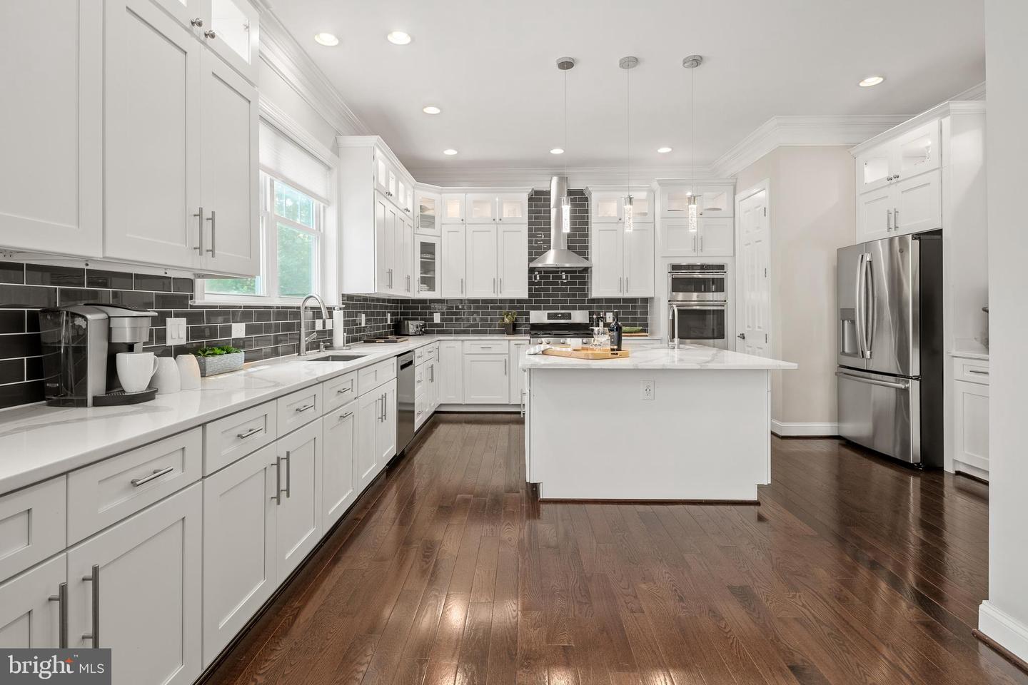 7911 FORT HUNT RD, ALEXANDRIA, Virginia 22308, 7 Bedrooms Bedrooms, ,8 BathroomsBathrooms,Residential,For sale,7911 FORT HUNT RD,VAFX2225292 MLS # VAFX2225292