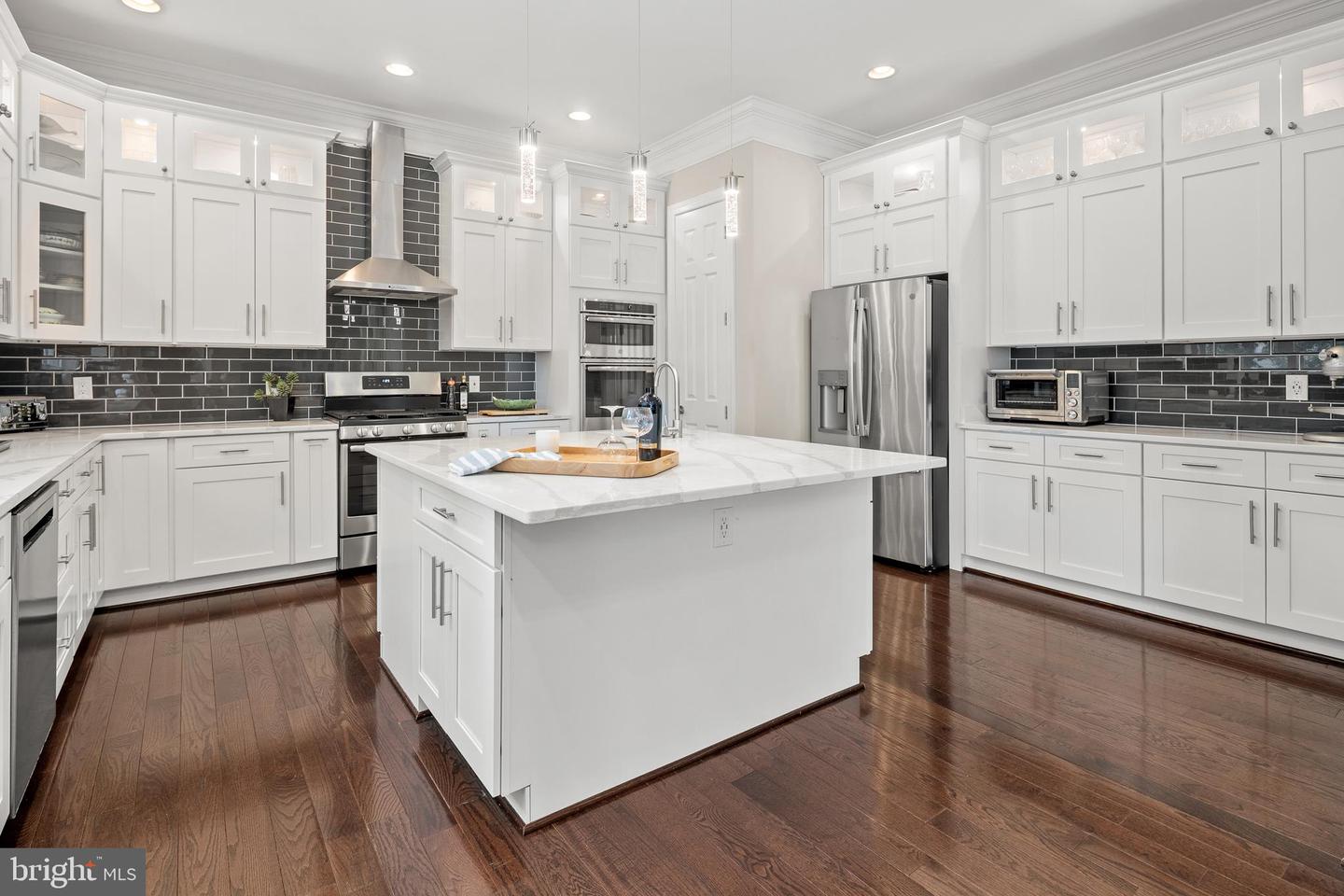 7911 FORT HUNT RD, ALEXANDRIA, Virginia 22308, 7 Bedrooms Bedrooms, ,8 BathroomsBathrooms,Residential,For sale,7911 FORT HUNT RD,VAFX2225292 MLS # VAFX2225292