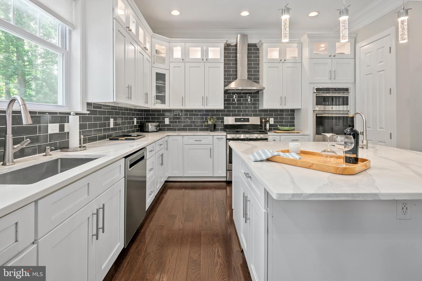 7911 FORT HUNT RD, ALEXANDRIA, Virginia 22308, 7 Bedrooms Bedrooms, ,8 BathroomsBathrooms,Residential,For sale,7911 FORT HUNT RD,VAFX2225292 MLS # VAFX2225292