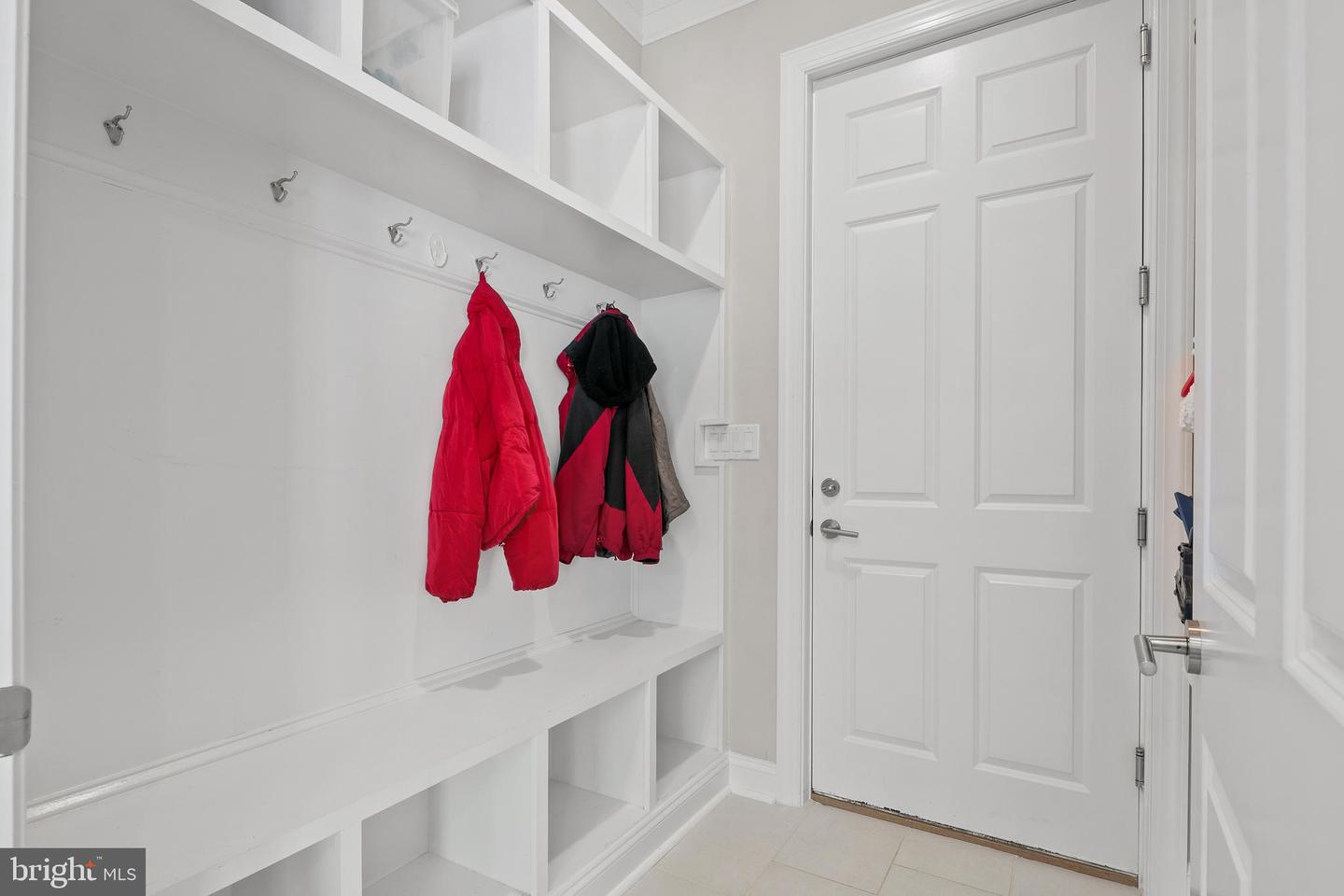 7911 FORT HUNT RD, ALEXANDRIA, Virginia 22308, 7 Bedrooms Bedrooms, ,8 BathroomsBathrooms,Residential,For sale,7911 FORT HUNT RD,VAFX2225292 MLS # VAFX2225292