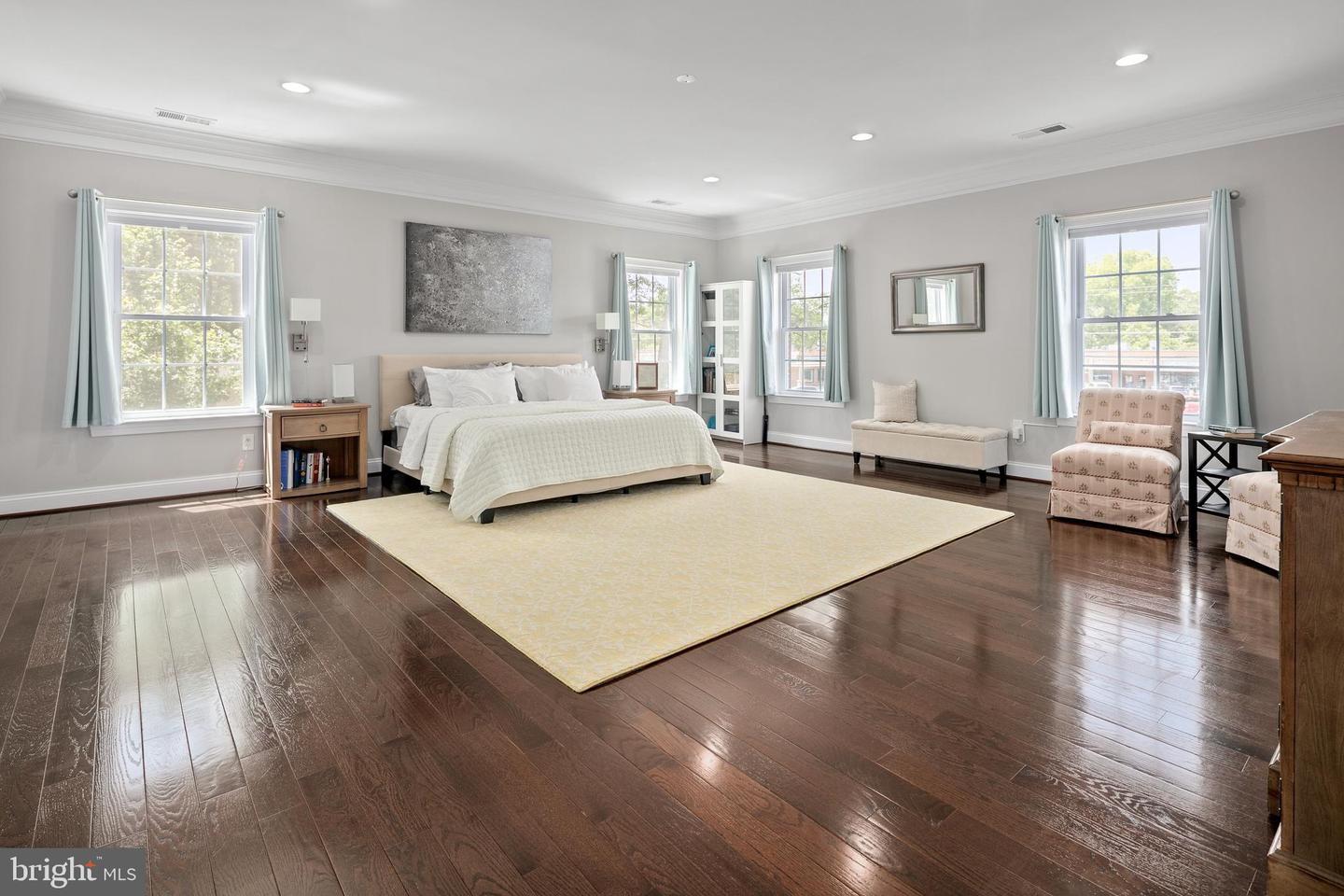 7911 FORT HUNT RD, ALEXANDRIA, Virginia 22308, 7 Bedrooms Bedrooms, ,8 BathroomsBathrooms,Residential,For sale,7911 FORT HUNT RD,VAFX2225292 MLS # VAFX2225292