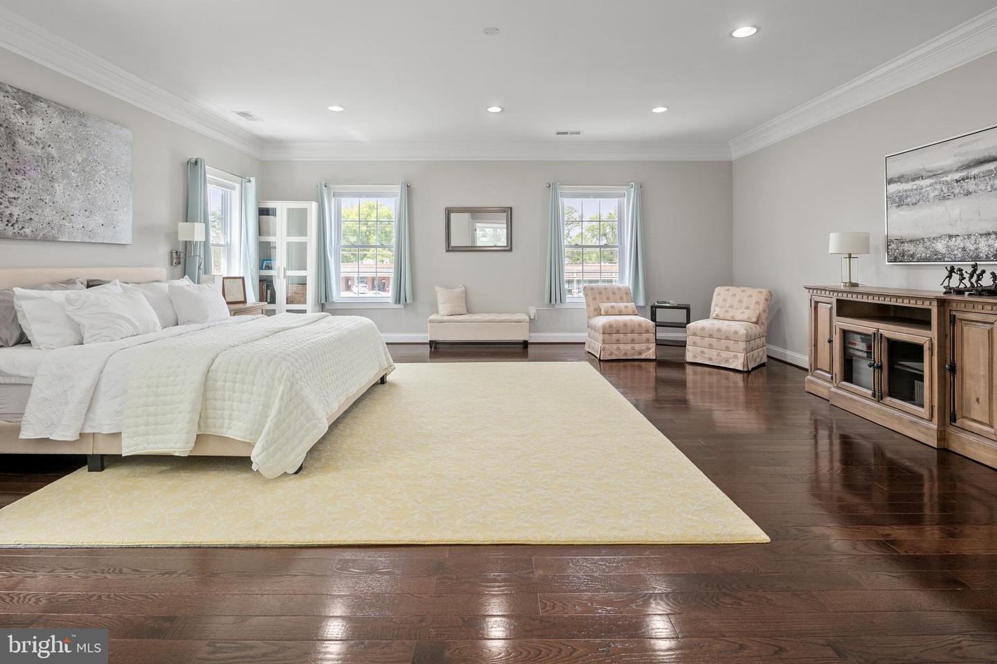 7911 FORT HUNT RD, ALEXANDRIA, Virginia 22308, 7 Bedrooms Bedrooms, ,8 BathroomsBathrooms,Residential,For sale,7911 FORT HUNT RD,VAFX2225292 MLS # VAFX2225292