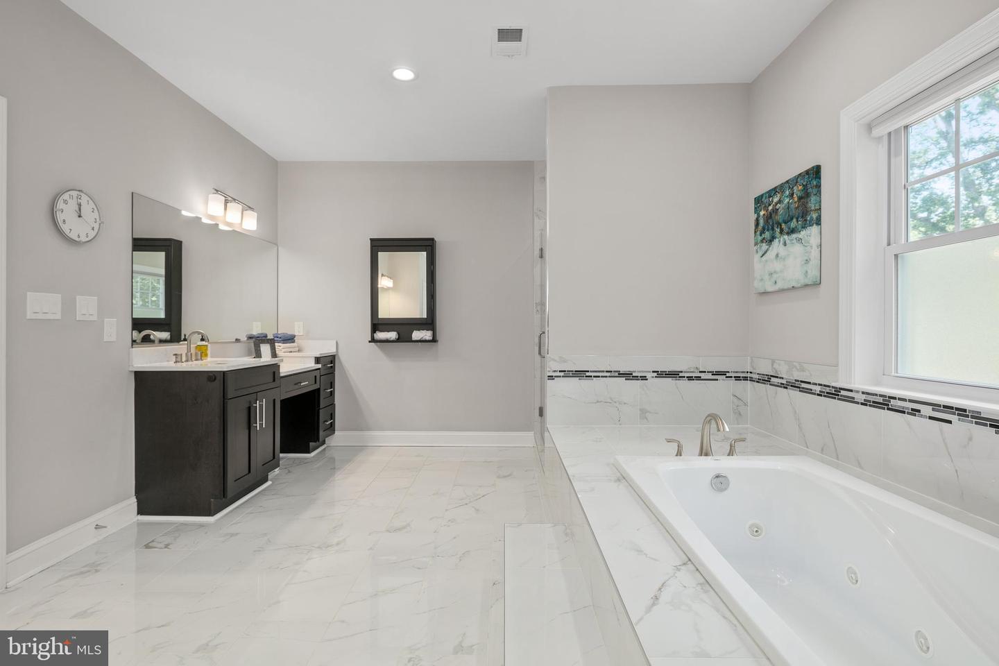 7911 FORT HUNT RD, ALEXANDRIA, Virginia 22308, 7 Bedrooms Bedrooms, ,8 BathroomsBathrooms,Residential,For sale,7911 FORT HUNT RD,VAFX2225292 MLS # VAFX2225292