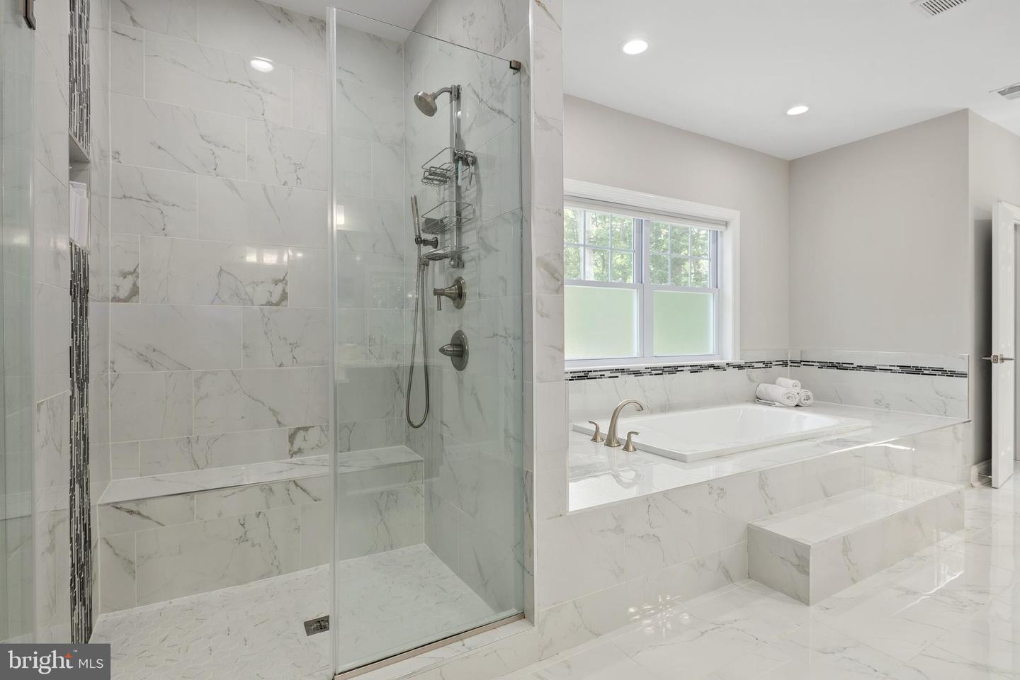 7911 FORT HUNT RD, ALEXANDRIA, Virginia 22308, 7 Bedrooms Bedrooms, ,8 BathroomsBathrooms,Residential,For sale,7911 FORT HUNT RD,VAFX2225292 MLS # VAFX2225292